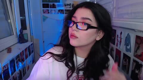 Snapshot of latina_mia chatting on February 1, 8:50 am miiiiiiaaaa online show from February 1, 8:50 am