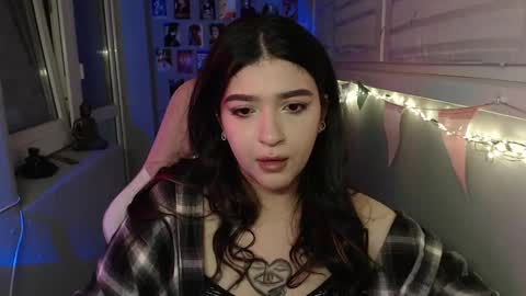 Snapshot of latina_mia chatting on February 25, 3:42 am miiiiiiaaaa online show from February 25, 3:42 am