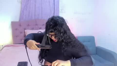 Snapshot of latinabombsheell chatting on May 11, 5:57 am Martina online show from May 11, 5:57 am