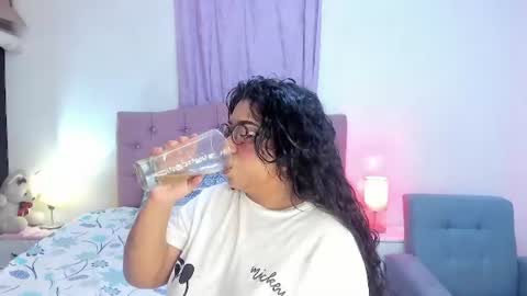 Snapshot of latinabombsheell chatting on June 21, 4:37 am Martina online show from June 21, 4:37 am