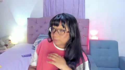 Snapshot of latinabombsheell chatting on July 7, 7:23 am Martina online show from July 7, 7:23 am
