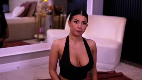 Snapshot of latinaloco chatting on April 21, 3:39 pm Latina online show from April 21, 3:39 pm