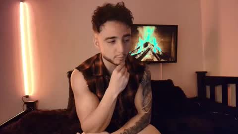 Snapshot of latinboyvip_ chatting on April 22, 2:40 pm LatinBoyVIP Colombian online show from April 22, 2:40 pm