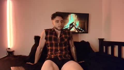 Snapshot of latinboyvip_ chatting on April 24, 3:03 pm LatinBoyVIP Colombian online show from April 24, 3:03 pm