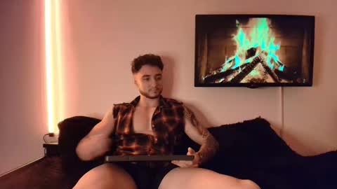 Snapshot of latinboyvip_ chatting on April 28, 2:27 am LatinBoyVIP Colombian online show from April 28, 2:27 am