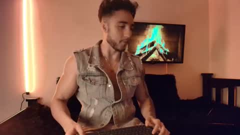 Snapshot of latinboyvip_ chatting on May 1, 10:36 pm LatinBoyVIP Colombian online show from May 1, 10:36 pm