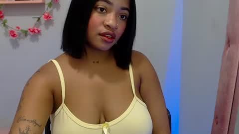 Snapshot of latinbrunett1 chatting on July 15, 10:26 pm latinbrunett1 online show from July 15, 10:26 pm