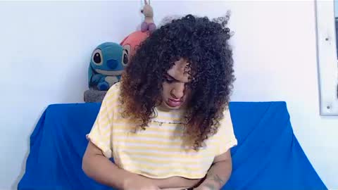 Snapshot of latingirl_curly_hot chatting on December 6, 6:15 am Alinson online show from December 6, 6:15 am