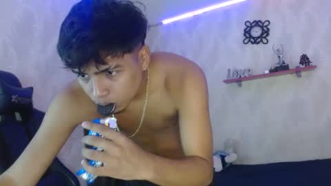 Snapshot of latinhotboy_19 chatting on October 10, 8:30 pm latinhotboy_19 online show from October 10, 8:30 pm