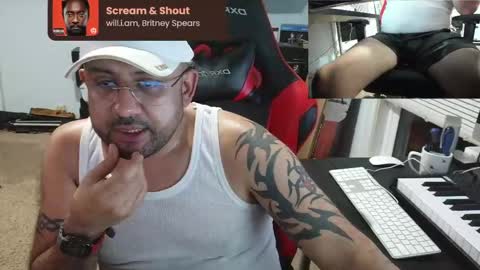 LatinLover83 online show from April 19, 8:02 am