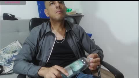 latinmartin254 online show from April 14, 1:00 am