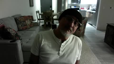 QS - INDEPENDENT MODEL online show from February 16, 7:26 am