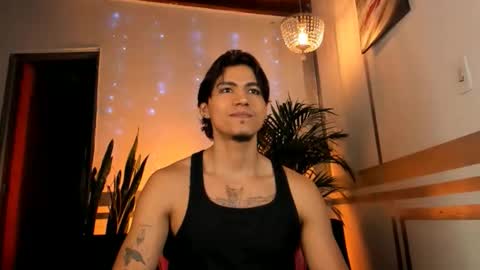 latino_boysmiles online show from January 18, 12:25 am
