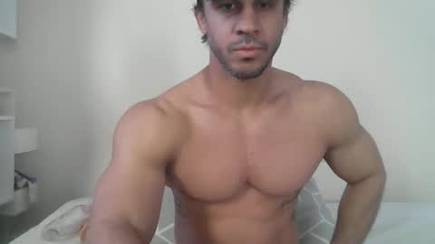 latino_rodri online show from April 29, 6:28 am