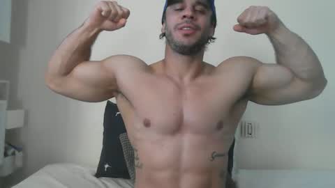 latino_rodri online show from May 1, 7:35 am