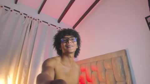 Snapshot of latinodark chatting on February 8, 3:43 am latinodark online show from February 8, 3:43 am