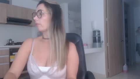 latinpaprika online show from January 17, 1:21 am