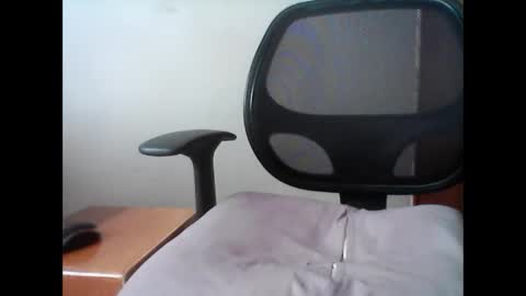 Snapshot of latintropikal chatting on April 2, 3:09 pm Latin Flow online show from April 2, 3:09 pm
