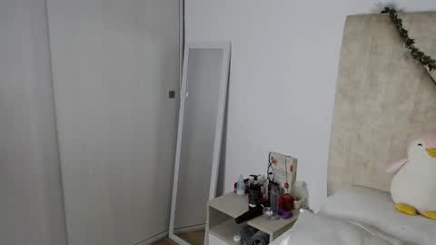 Snapshot of laugreen chatting on February 6, 10:46 pm Laura online show from February 6, 10:46 pm