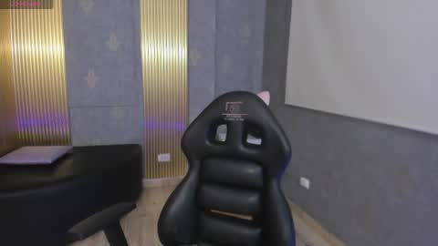 laulin_tay online show from April 8, 3:17 am