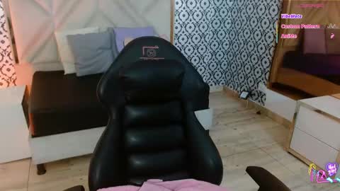 Snapshot of laulin_tay chatting on April 24, 4:04 am laulin_tay online show from April 24, 4:04 am