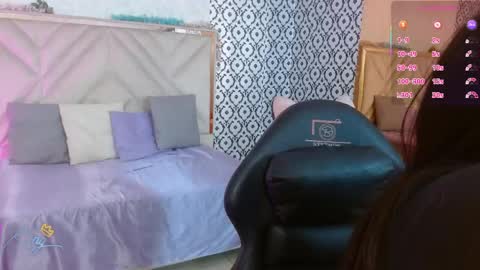 Snapshot of laulin_tay chatting on May 2, 3:44 am laulin_tay online show from May 2, 3:44 am