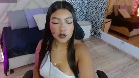Snapshot of laulin_tay chatting on May 7, 3:56 am laulin_tay online show from May 7, 3:56 am