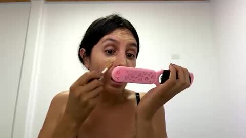 Snapshot of laura_1717 chatting on June 2, 2:35 am laura online show from June 2, 2:35 am