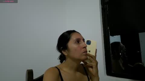 Snapshot of laura_1717 chatting on June 25, 2:33 am laura online show from June 25, 2:33 am