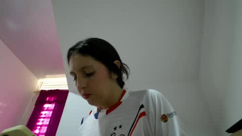 Snapshot of laura_1717 chatting on July 17, 9:41 pm laura online show from July 17, 9:41 pm