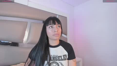 Snapshot of laura__js_ chatting on February 5, 8:14 pm laura__js_ online show from February 5, 8:14 pm