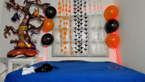 Snapshot of laura__js_ chatting on October 6, 5:27 am laura__js_ online show from October 6, 5:27 am