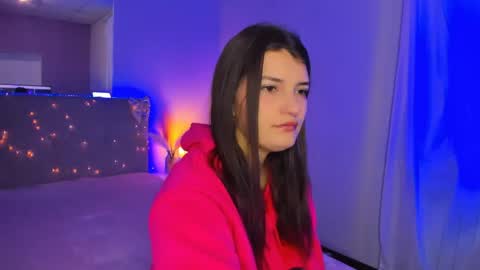Snapshot of laura__leee chatting on April 21, 5:14 am Laura online show from April 21, 5:14 am