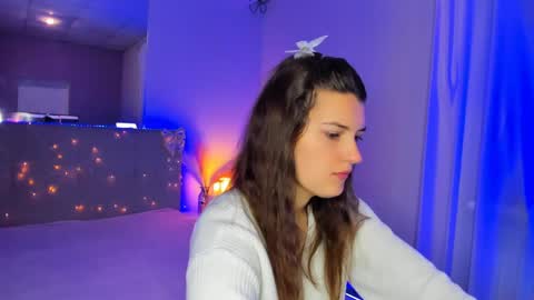 Snapshot of laura__leee chatting on May 3, 5:13 am Laura online show from May 3, 5:13 am