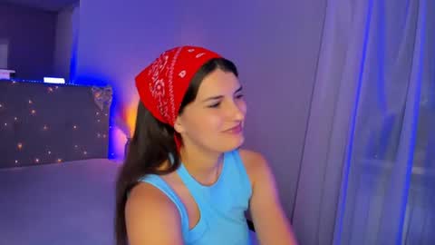 Snapshot of laura__leee chatting on June 29, 10:15 am Laura online show from June 29, 10:15 am
