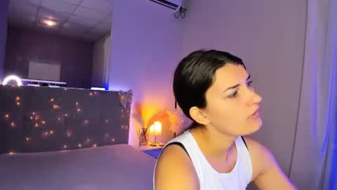 Snapshot of laura__leee chatting on July 7, 5:10 am Laura online show from July 7, 5:10 am