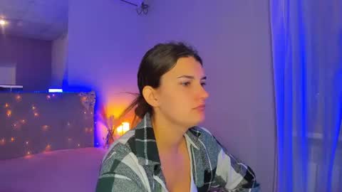 Snapshot of laura__leee chatting on July 26, 5:26 am Laura online show from July 26, 5:26 am