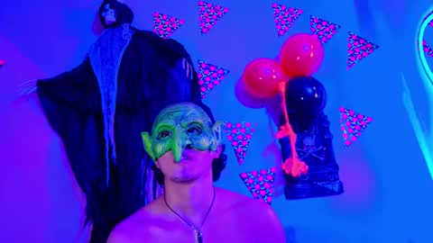 Snapshot of laura_and_kevin chatting on October 5, 2:26 pm laura_and_kevin online show from October 5, 2:26 pm