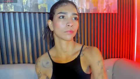 Laura online show from March 18, 12:30 pm