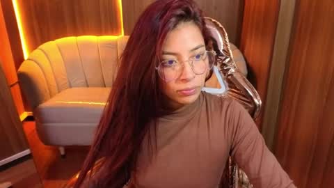 Snapshot of laura_b_ chatting on April 29, 3:21 am laura_b_ online show from April 29, 3:21 am