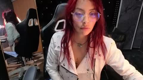 Snapshot of laura_b_ chatting on May 30, 3:36 am laura_b_ online show from May 30, 3:36 am