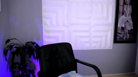 LAURA online show from November 27, 5:15 pm