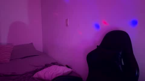 laura online show from March 21, 8:19 am