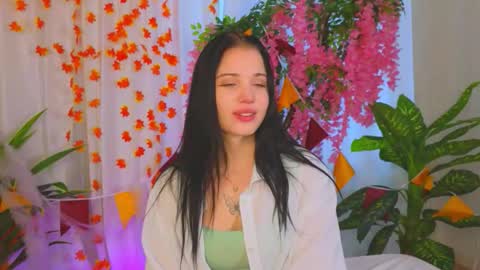 Snapshot of laura_halle chatting on November 10, 7:40 am laura online show from November 10, 7:40 am