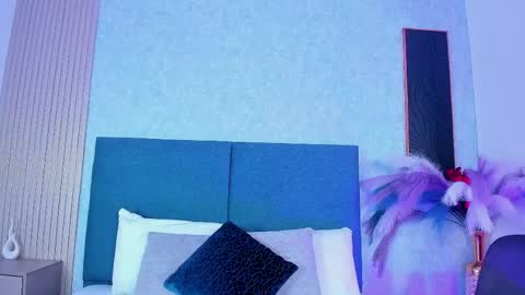 LauraIvy online show from March 27, 1:00 pm