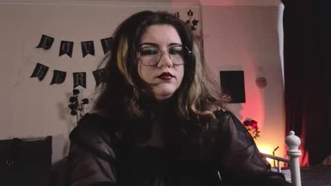 Snapshot of laura_karamazov chatting on February 13, 10:00 am Miss Laura online show from February 13, 10:00 am