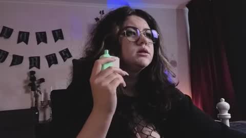 Snapshot of laura_karamazov chatting on February 19, 9:49 am Miss Laura online show from February 19, 9:49 am