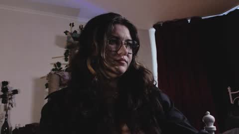 Snapshot of laura_karamazov chatting on February 25, 10:14 am Miss Laura online show from February 25, 10:14 am