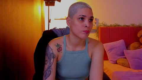 Laura Rose online show from March 31, 4:18 pm