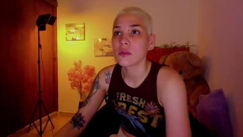 Snapshot of laura_r23 chatting on April 21, 7:25 am Laura Rose online show from April 21, 7:25 am